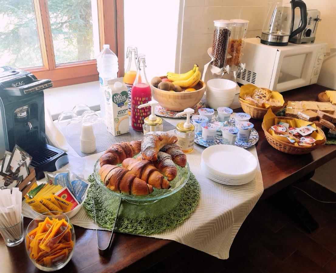 B&B Demetra Solignano Bagian luar foto